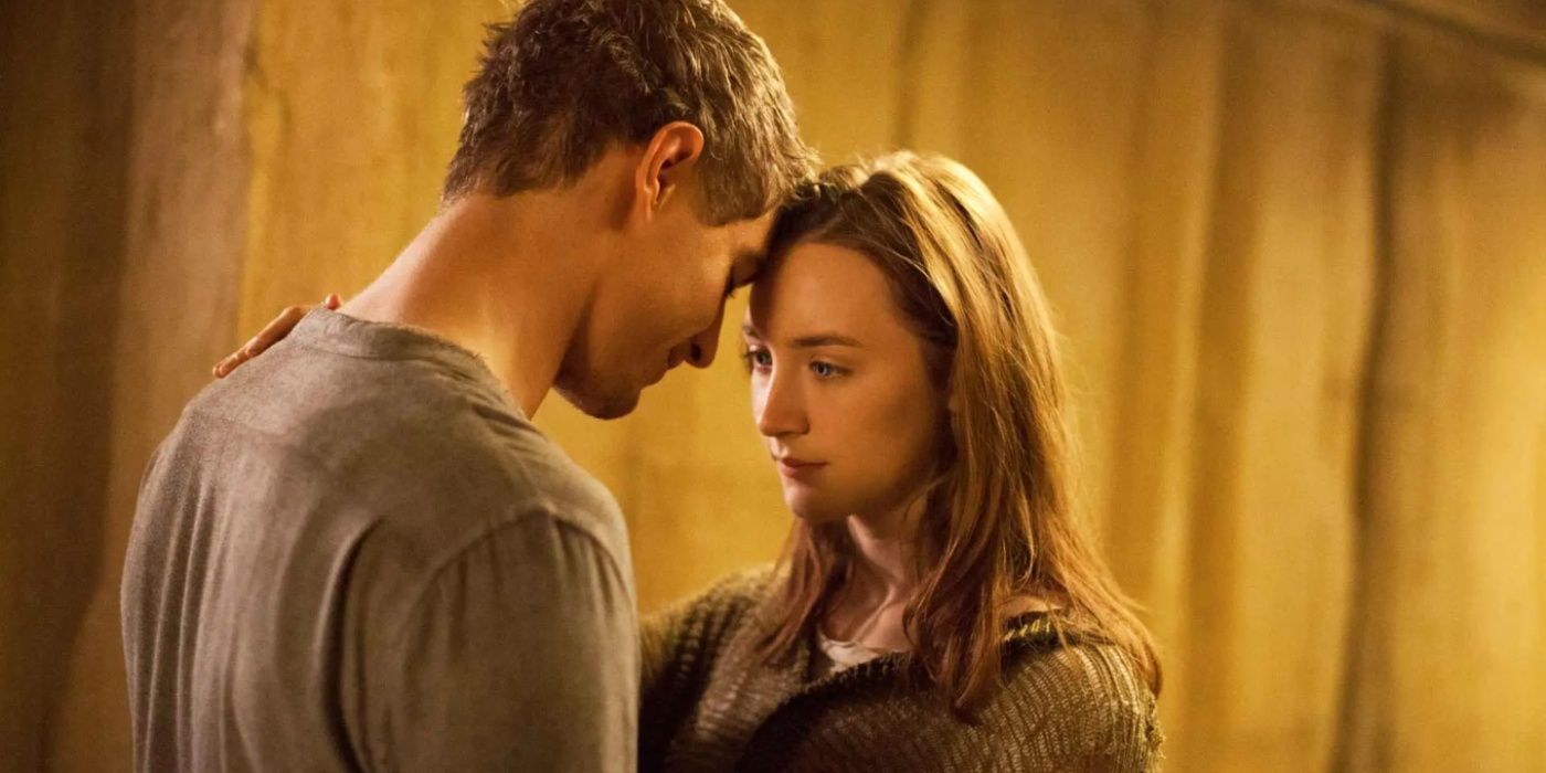 Melanie Stryder (Saoirse Ronan) and Jared (Max Irons) square off against each other in The Host
