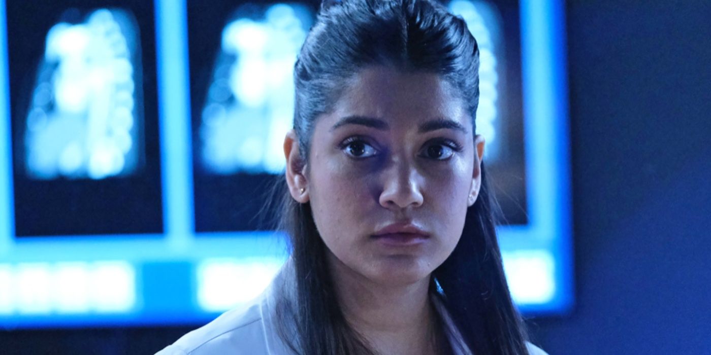 Leela (Anuja Joshi) looking a x-rays in The Resident