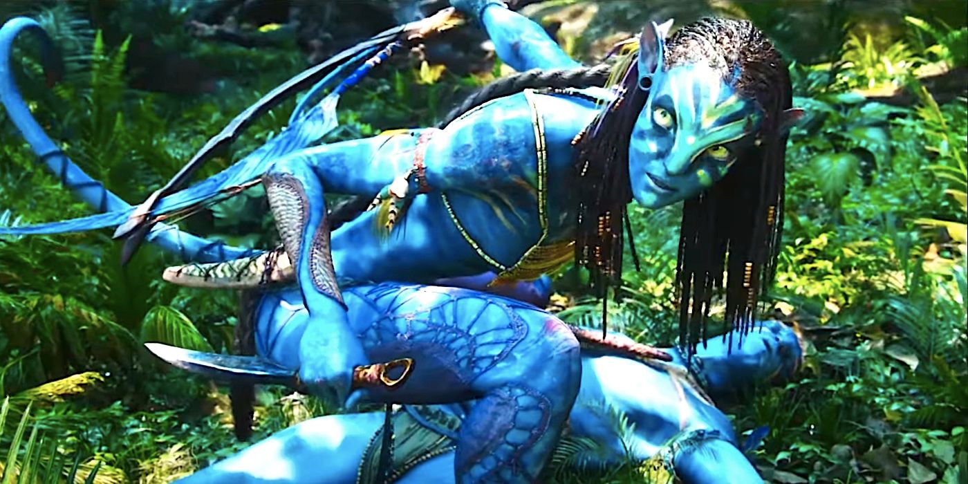 Neytiri stands over an unconscious Jake in Avatar