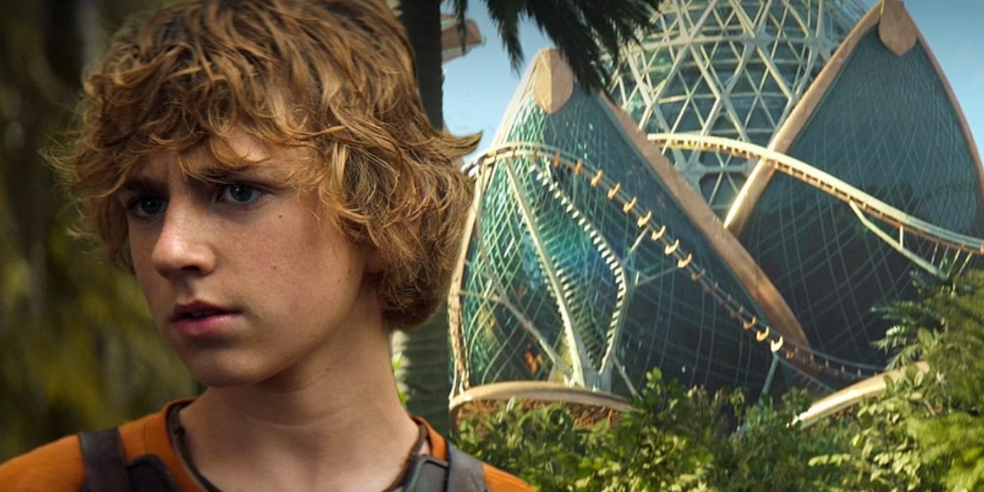 Percy Jackson parece chocado ao lado do Lotus Hotel em Las Vegas