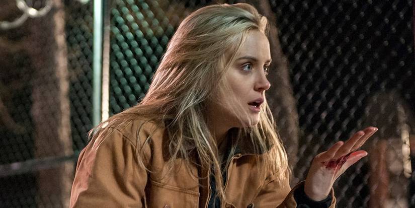 Piper (Taylor Schilling) con sangue alla mano in Orange Is the New Black