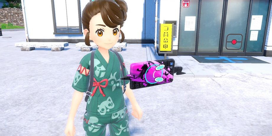 A Pokemon Scarlet and Violet Trainer looks at their Rotom Phone with the Neo-Kitakami Case.