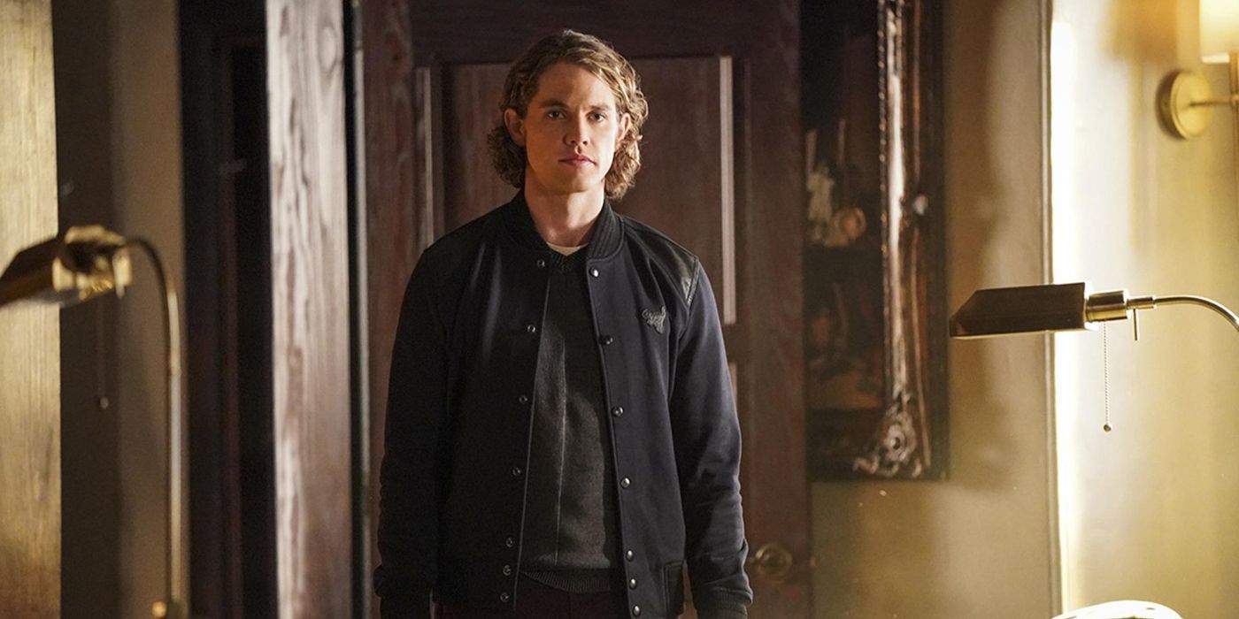 Roman Sienna (Jedidiah Goodacre) returning to school in Legacies.