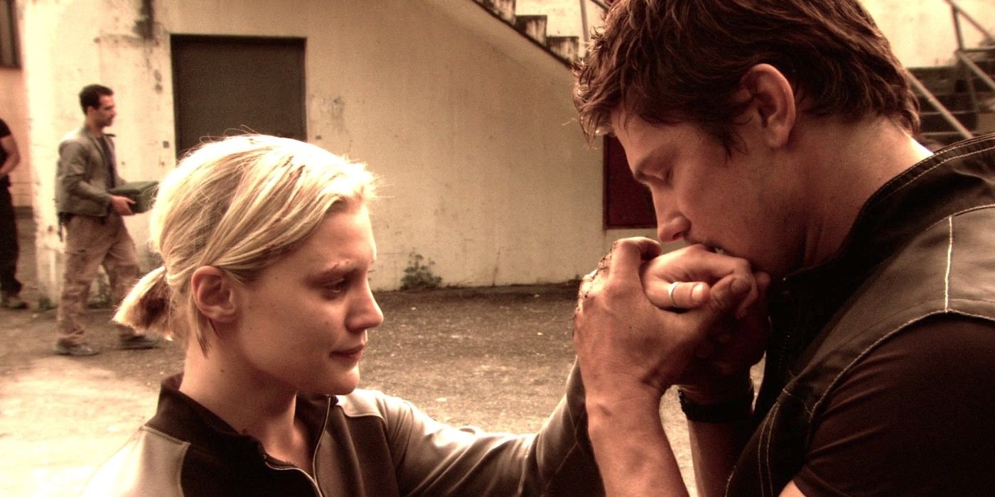 Sam Anders kissing Starbuck in Battlestar Galactica.