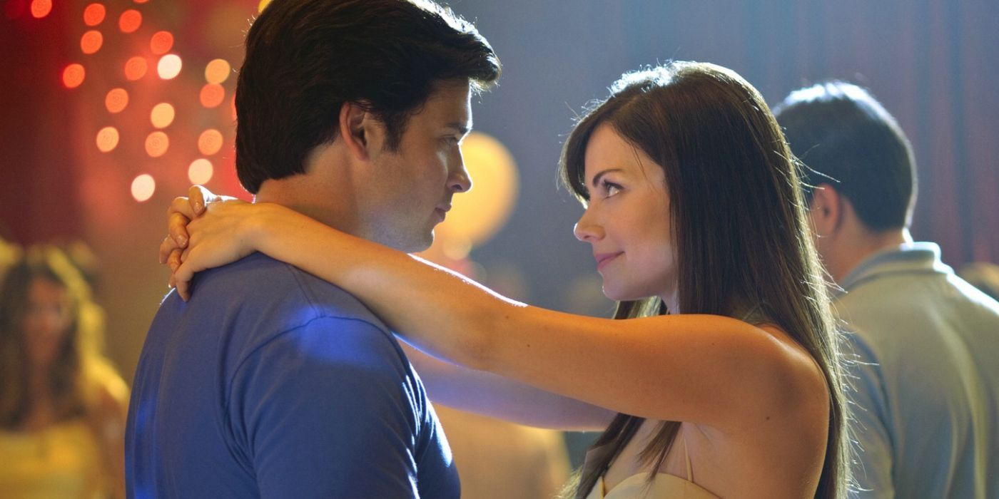 Tom Welling and Erica Durance as Superman and Lois Lane in Smallville episode 200
