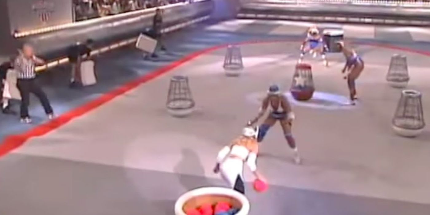 A quadra de powerball com jogadores se preparando para jogar no American Gladiators.