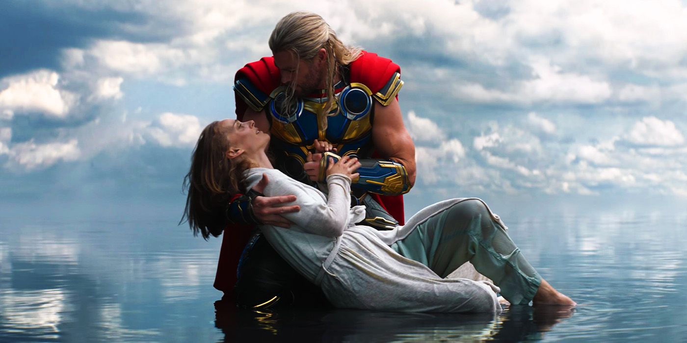 Thor holding a dying Jane Foster in Thor Love and Thunder