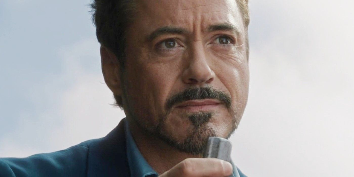 Tony Stark fala em um pequeno gravador de voz em Homem de Ferro 3