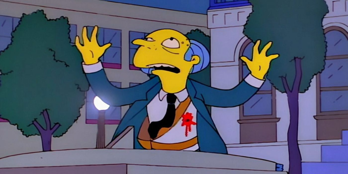 Burns caindo no relógio de sol do lado de fora da prefeitura em Os Simpsons