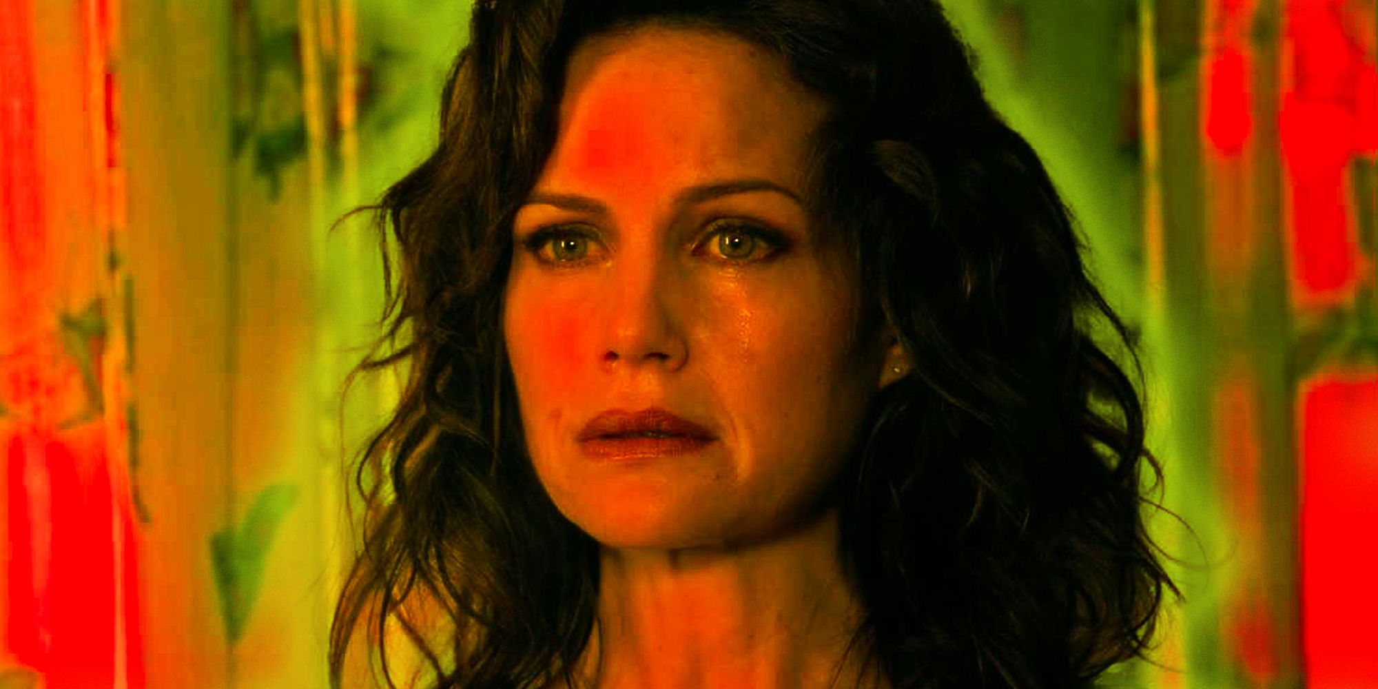 Carla Gugino as Jessie crying in Gerald's Game