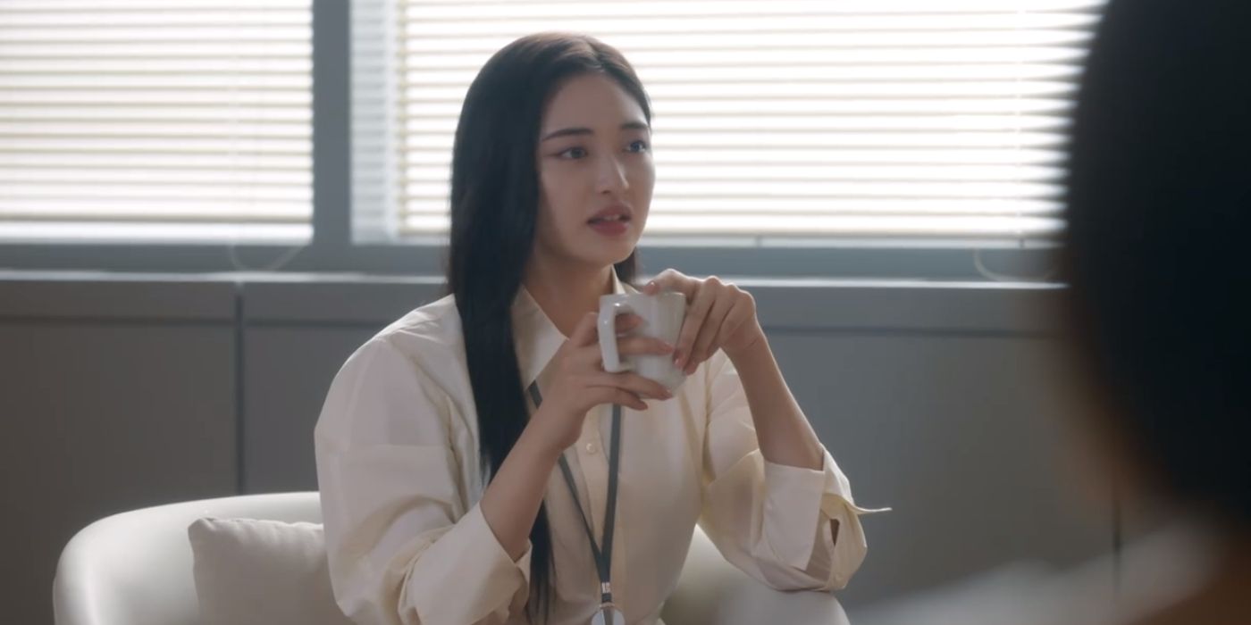 Yoo Hee-yeon holding a mug and talking to her co-workers in Marry My Husband