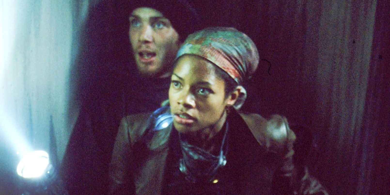 Naomie Harris as Selena and Cillian Murphy as Jim with both looking concerned in 28 Days Later