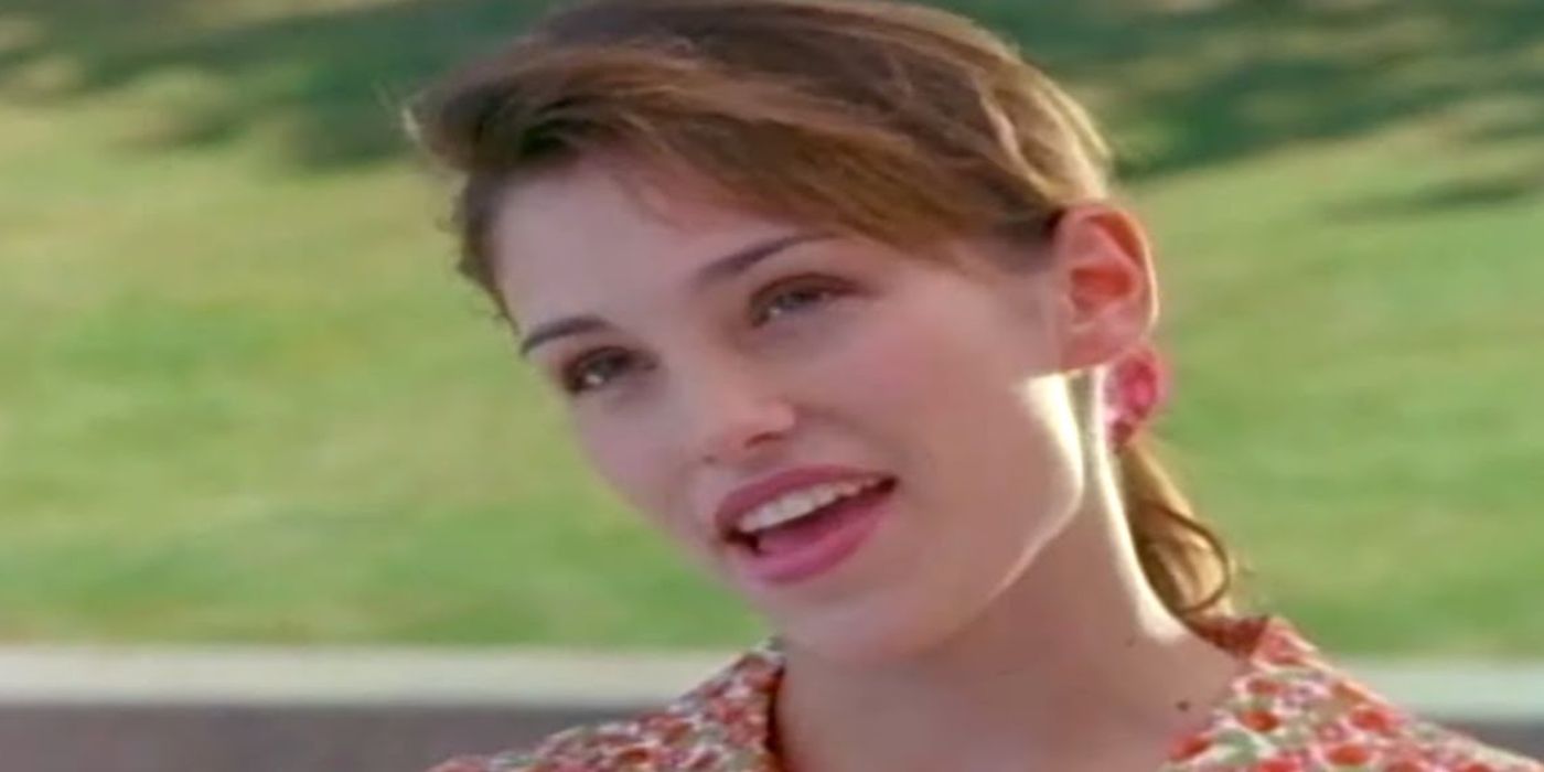 Amy Jo Johnson as Kimberly in Mighty Morphin Power Rangers talking to someone