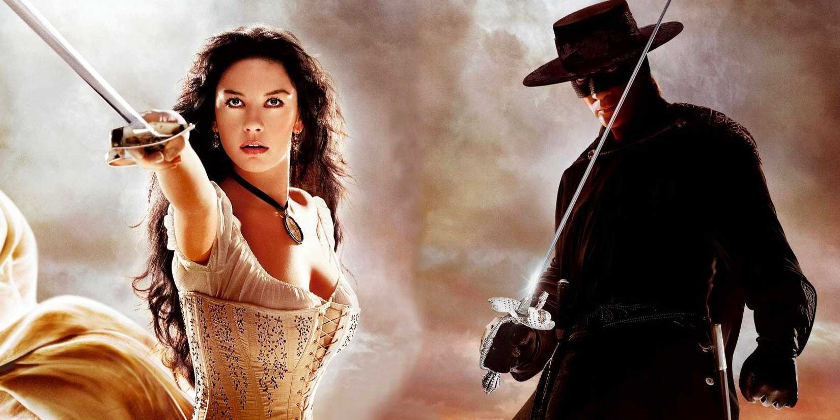 Antonio Baanderas and Catherine Zeta-Jones wielding swords in The Legend of Zorro 2005