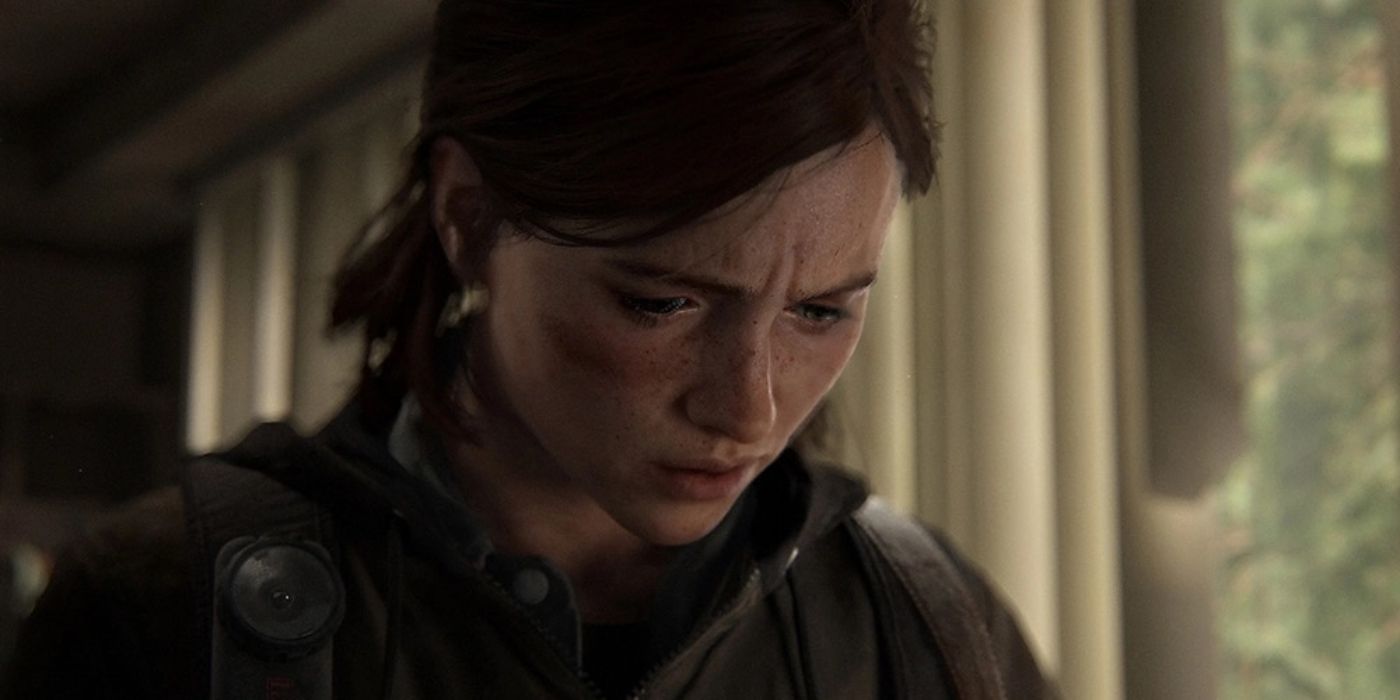 Um close de Ellie olhando para baixo em The Last of Us: Parte 2