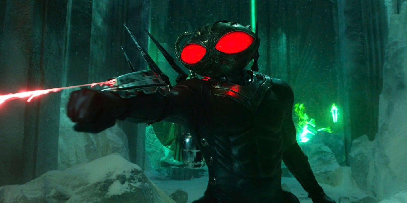 Black Manta atira arma de pulso em Aquaman e o Reino Perdido