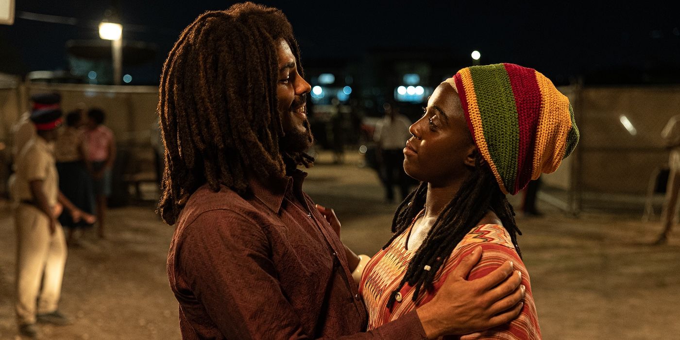 Bob Marley e Rita se olham nos olhos em Bob Marley One Love