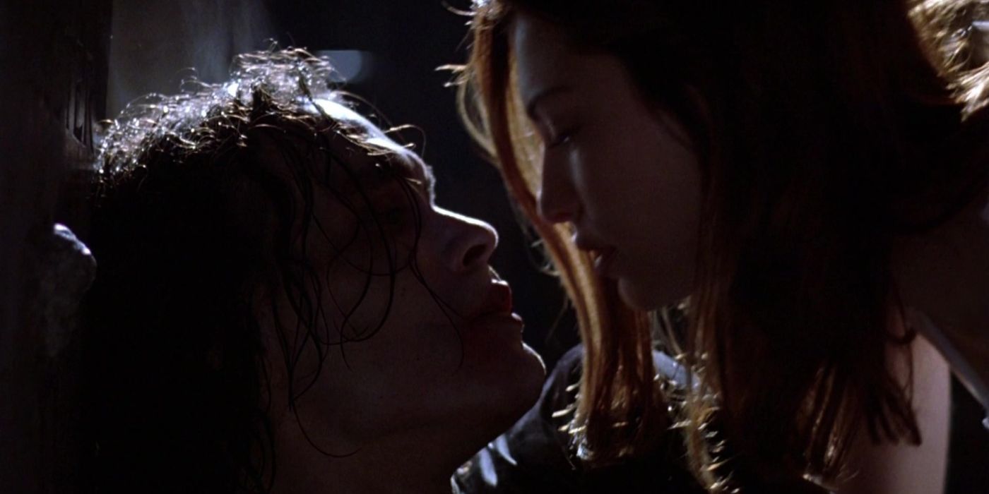 Brandon Lee as Eric Draven and Sofia Shinas as Shelly embrace in The Crow.