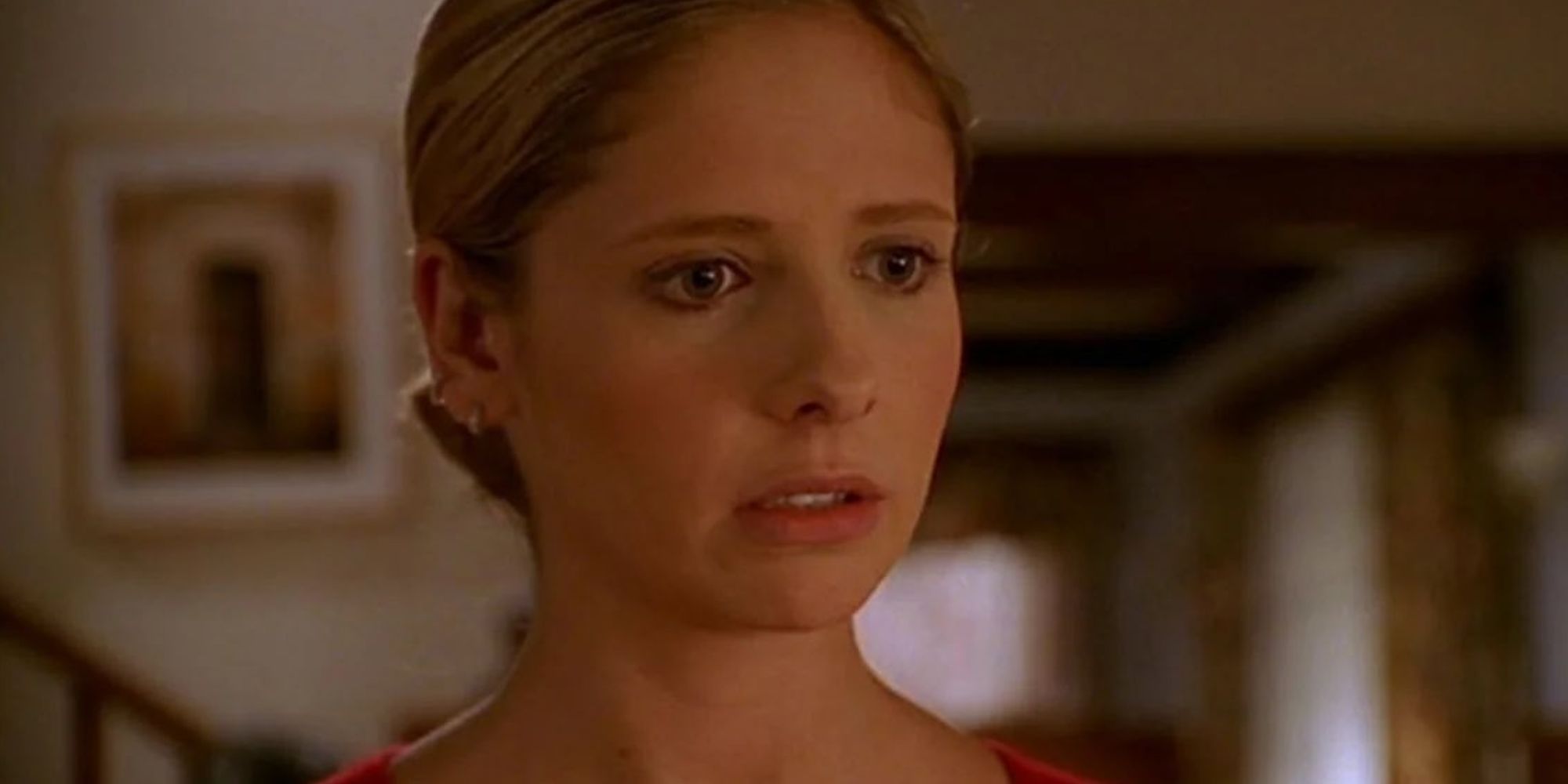 Sarah Michelle Gellar as Buffy looking quietly shocked in the episode The Body on Buffy the Vampire Slayer