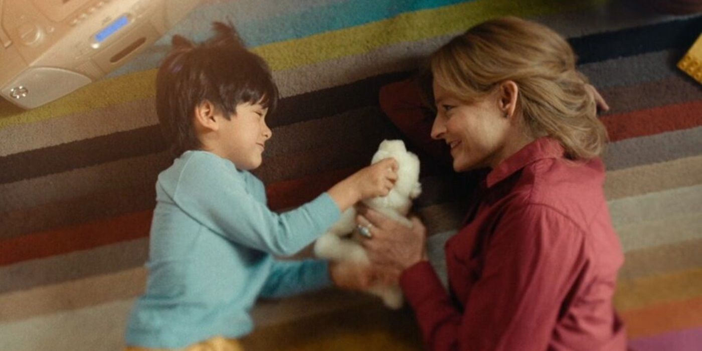 Inuik Lee Nielsen Shapiro as Holden Danvers and Jodie Foster as Liz Danvers in True Detective: Night Country.