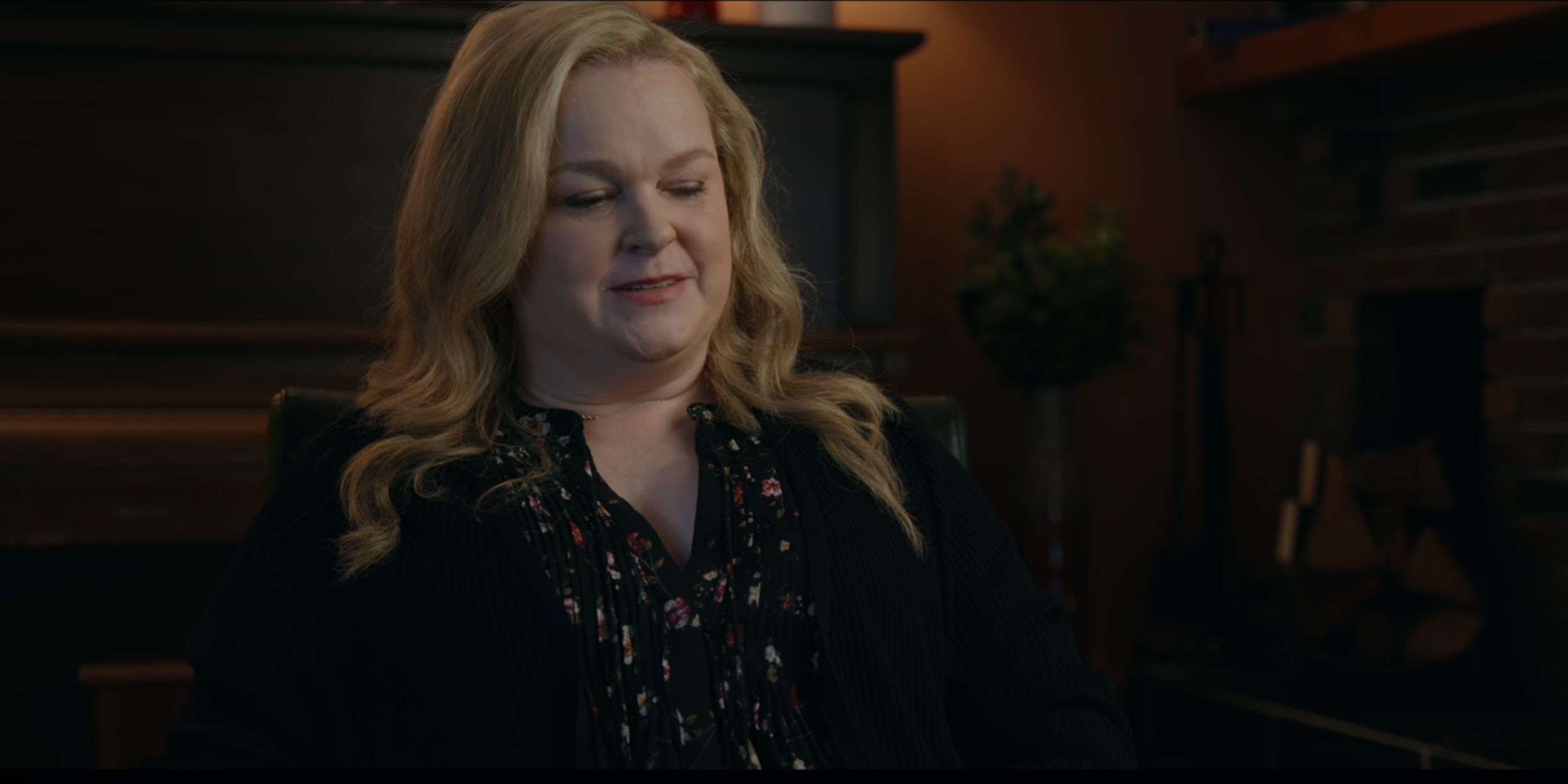 Deputy Liv (Elizabeth Bowen) gives her on-camera testimonial in Resident Alien