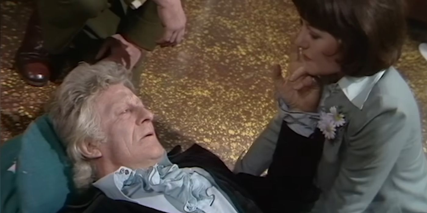 O Terceiro Doutor (Jon Pertwee) se regenera em Doctor Who