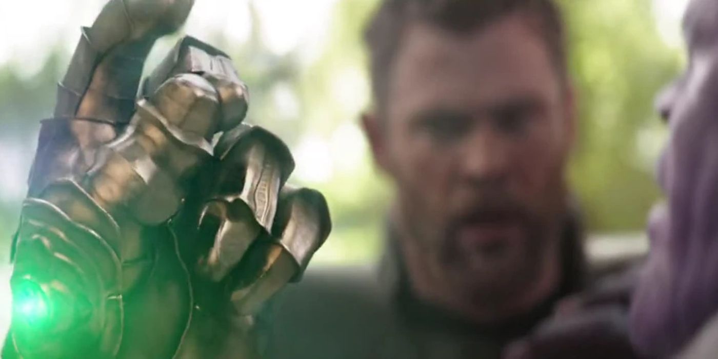 Thanos do MCU fazendo o Infinity Snap na frente de Thor.