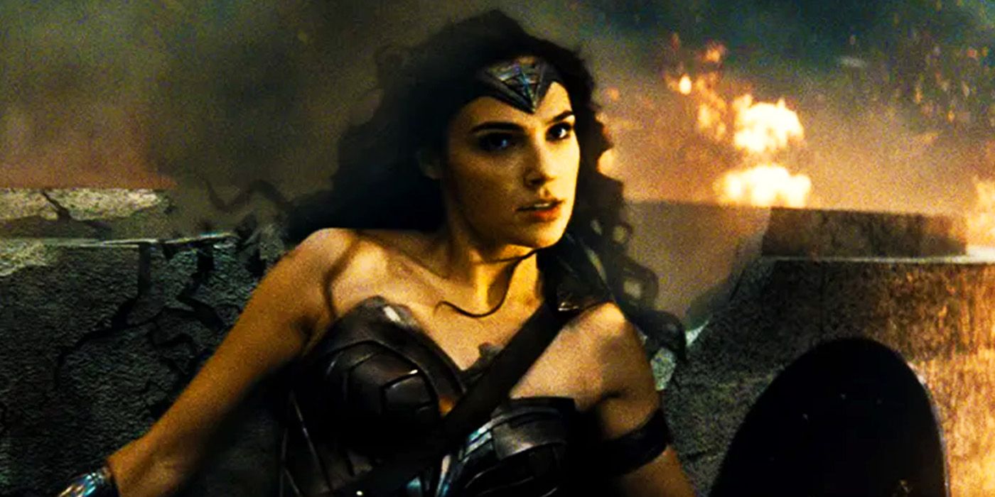 Gal Gadot's Wonder Woman fighting Doomsday in Batman v Superman Dawn of Justice