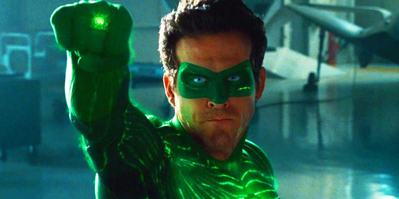 Ryan Reynolds as Green Lantern in his CGI suit using his ring