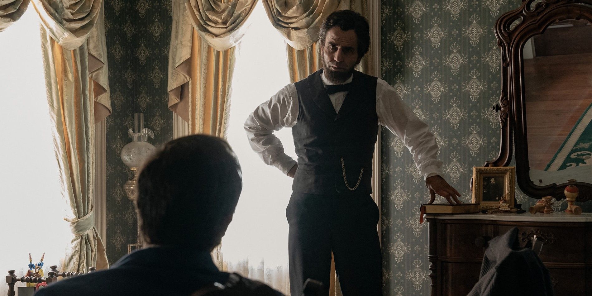 Abraham Lincoln (Hamish Linklater) in Manhunt