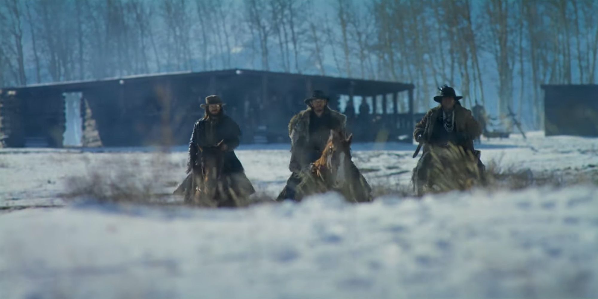 Homens andando a cavalo em Horizon: An American Saga