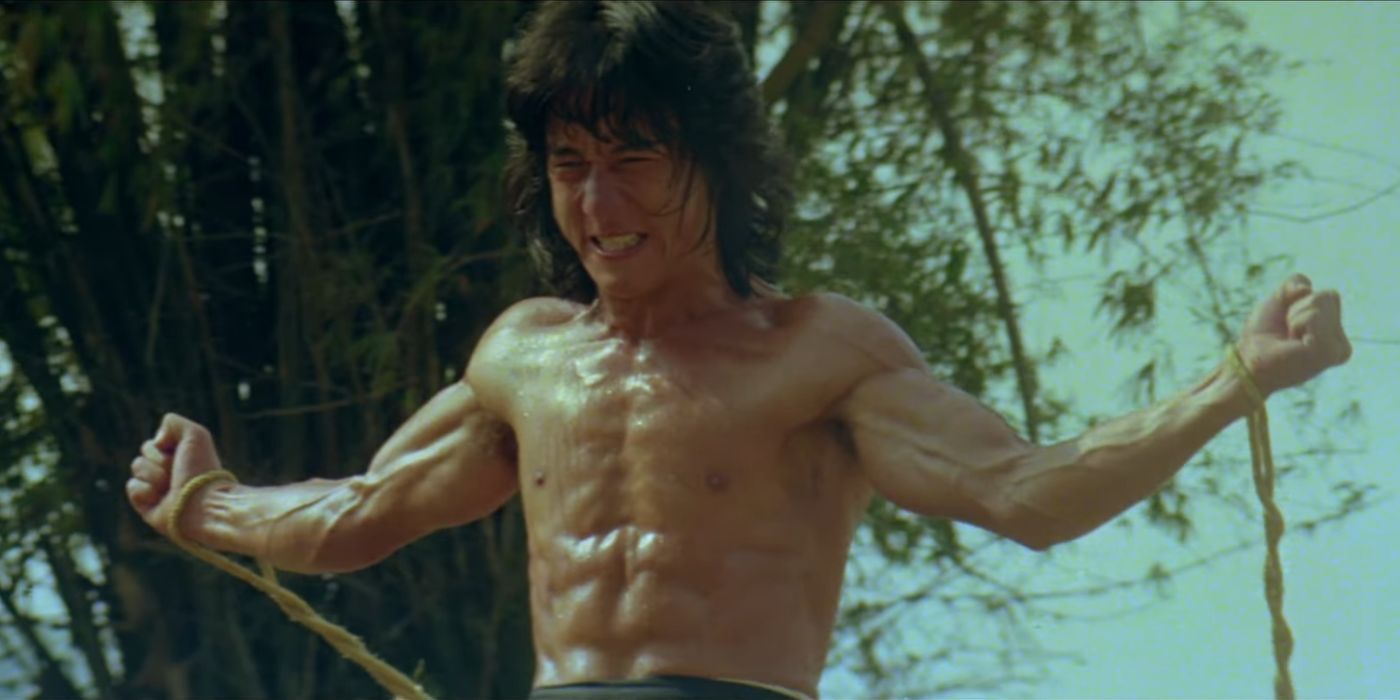 Jackie Chan como Shing Lung em uma cena de treinamento de The Fearless Hyena.