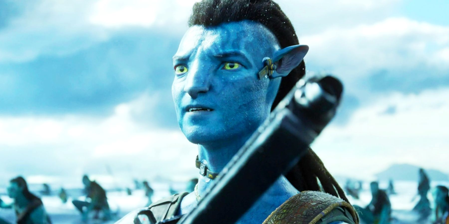 Jake Sully (Sam Worthington) holding a rifle in Avatar The Way of Water