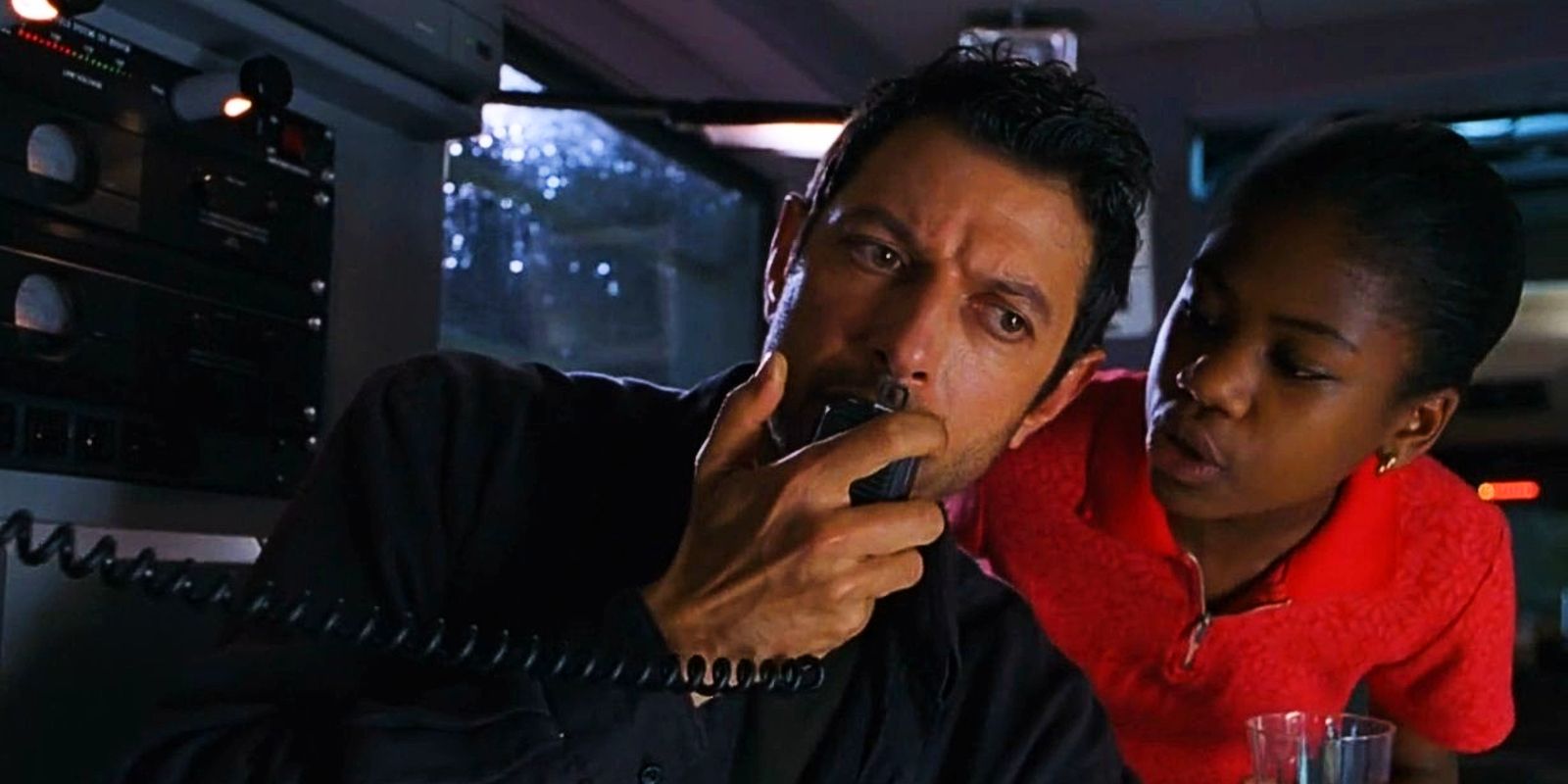 Kelly Malcolm looks over at Ian Malcolm as he talks on the radio in The Lost World: Jurassic Park.