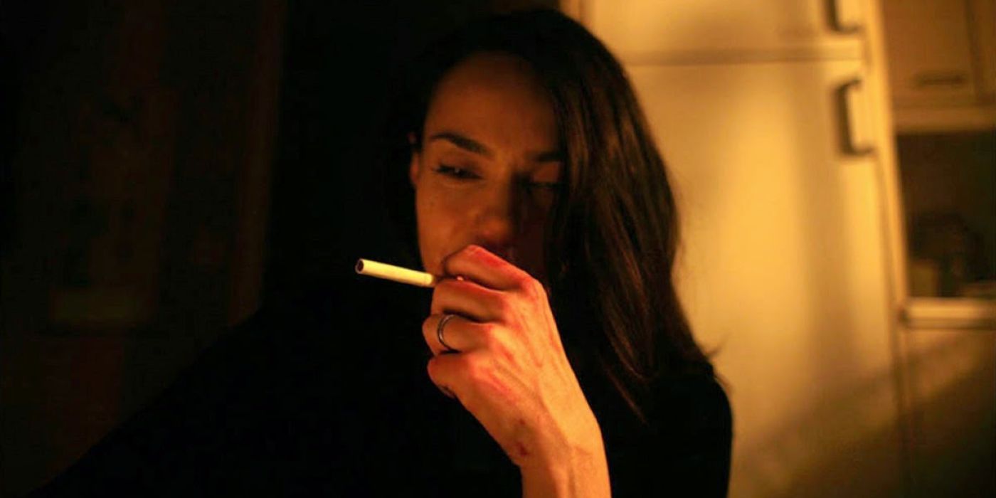 La Femme with a cigarette in Inside
