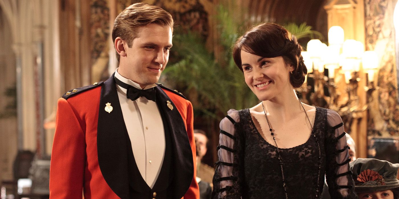 Lady Mary Crawley walking with Matthew in Downton Abbey