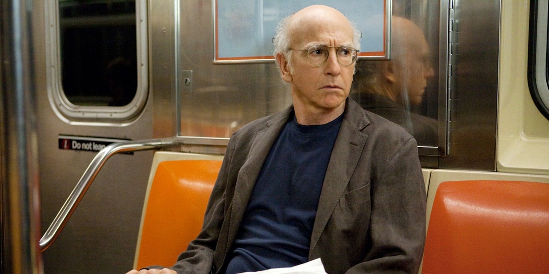 Larry em um trem do metrô em Curb Your Enthusiasm