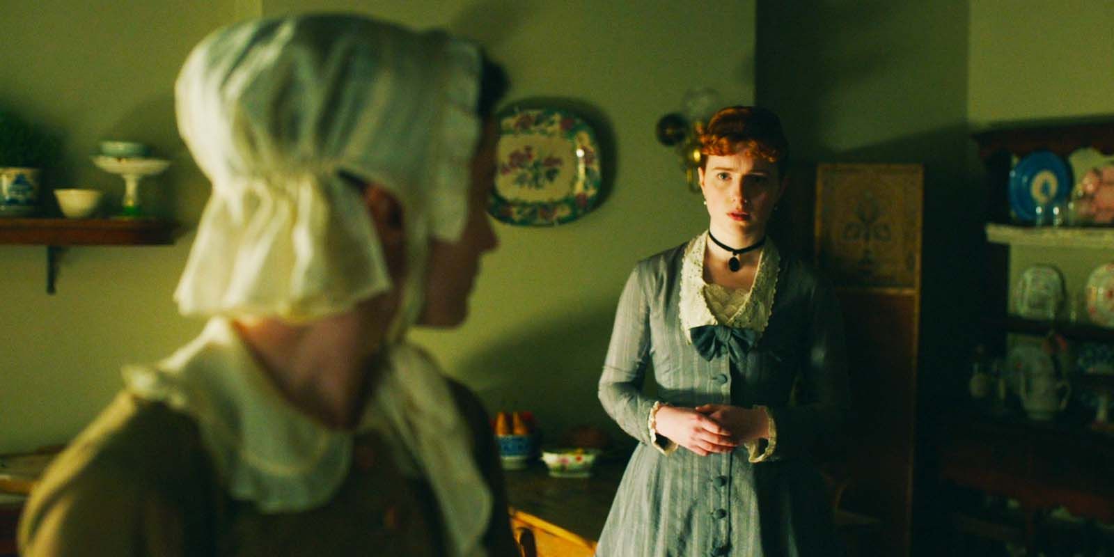 Lauren McQueen as Nell and Hannah Onslow as Emily Dunn in Belgravia The Next Chapter episode 6