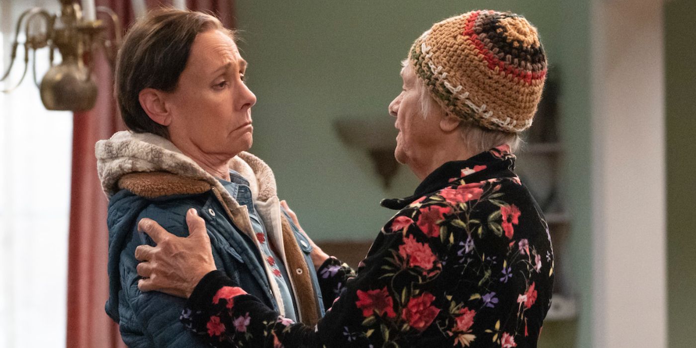 Laurie Metcalf as Jackie and Estelle Parsons as Bev in The Conners