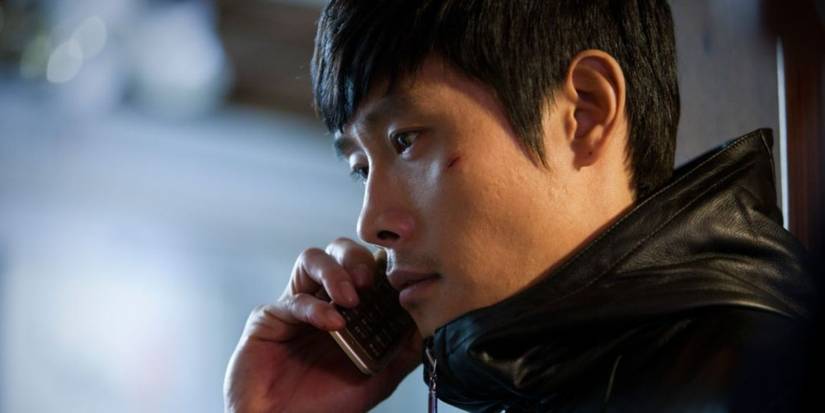 Lee Byung-hun as Kim Soo-hyun on the phone in a scene from I Saw the Devil.