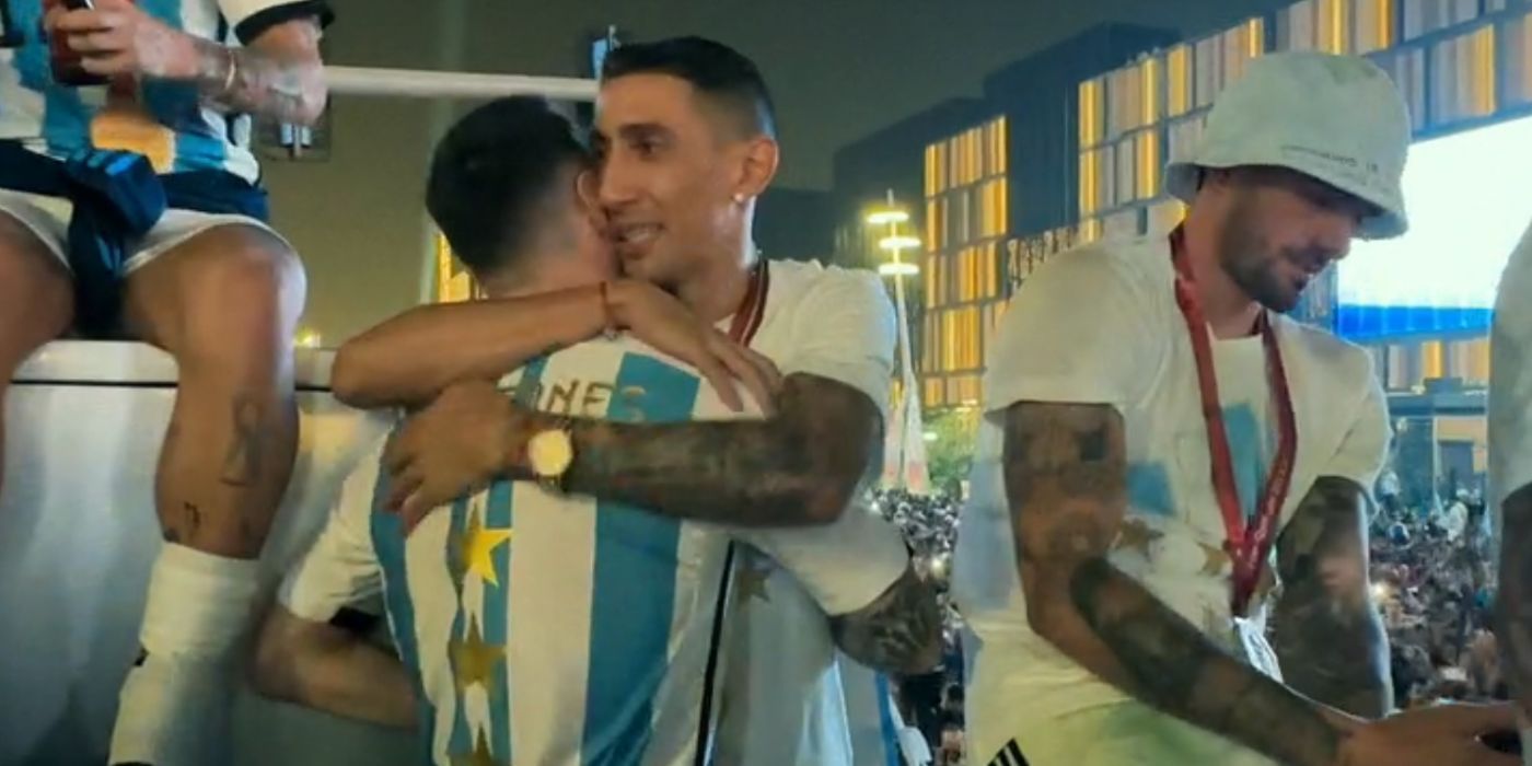 Ángel Di María hugging Messi after the World Cup win
