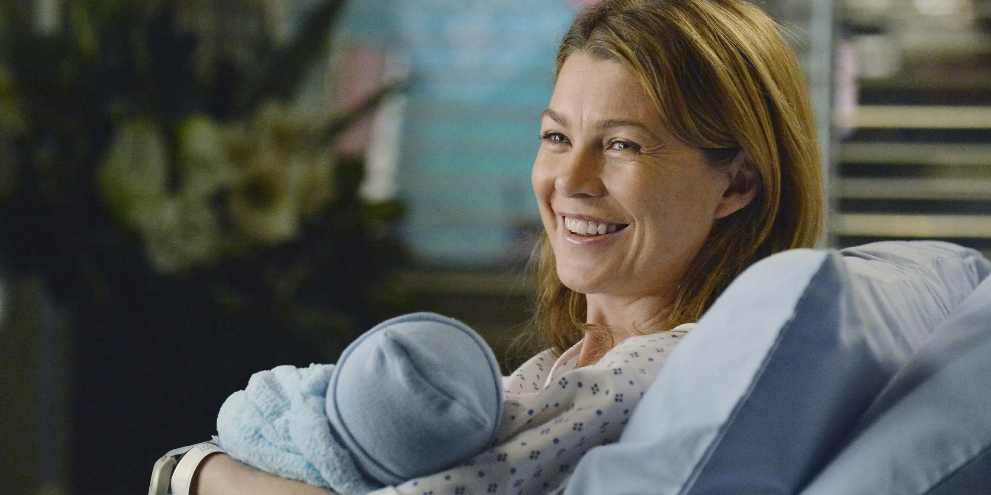 Meredith and her new baby in the Grey's Anatomy Season 9 finale 