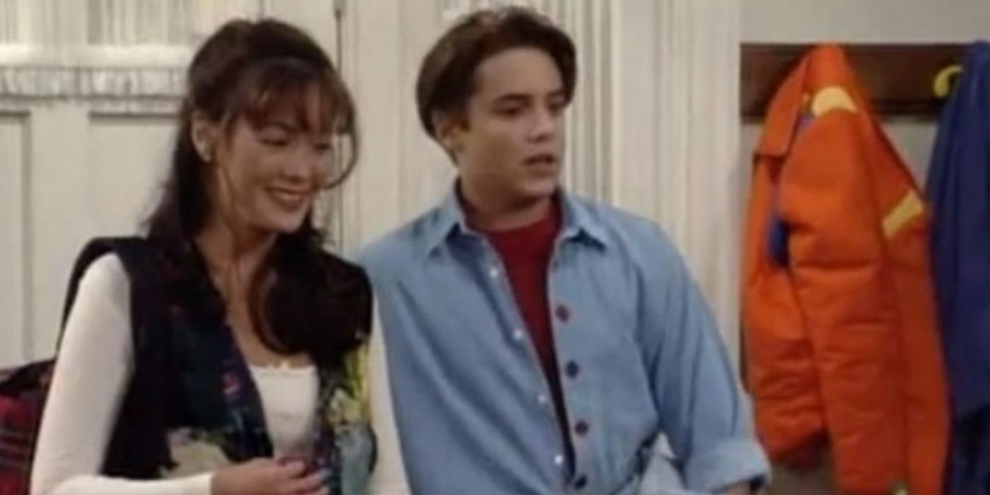 Lindsay Price as Linda smiling in Boy Meets World