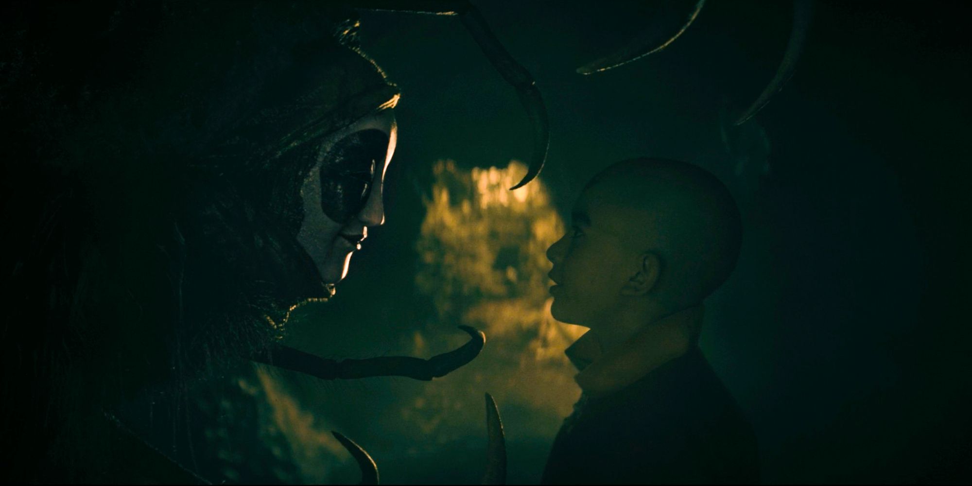 O espírito Koh the Face Stealer parece ameaçador para Aang da série de ação ao vivo da Netflix Avatar The Last Airbender