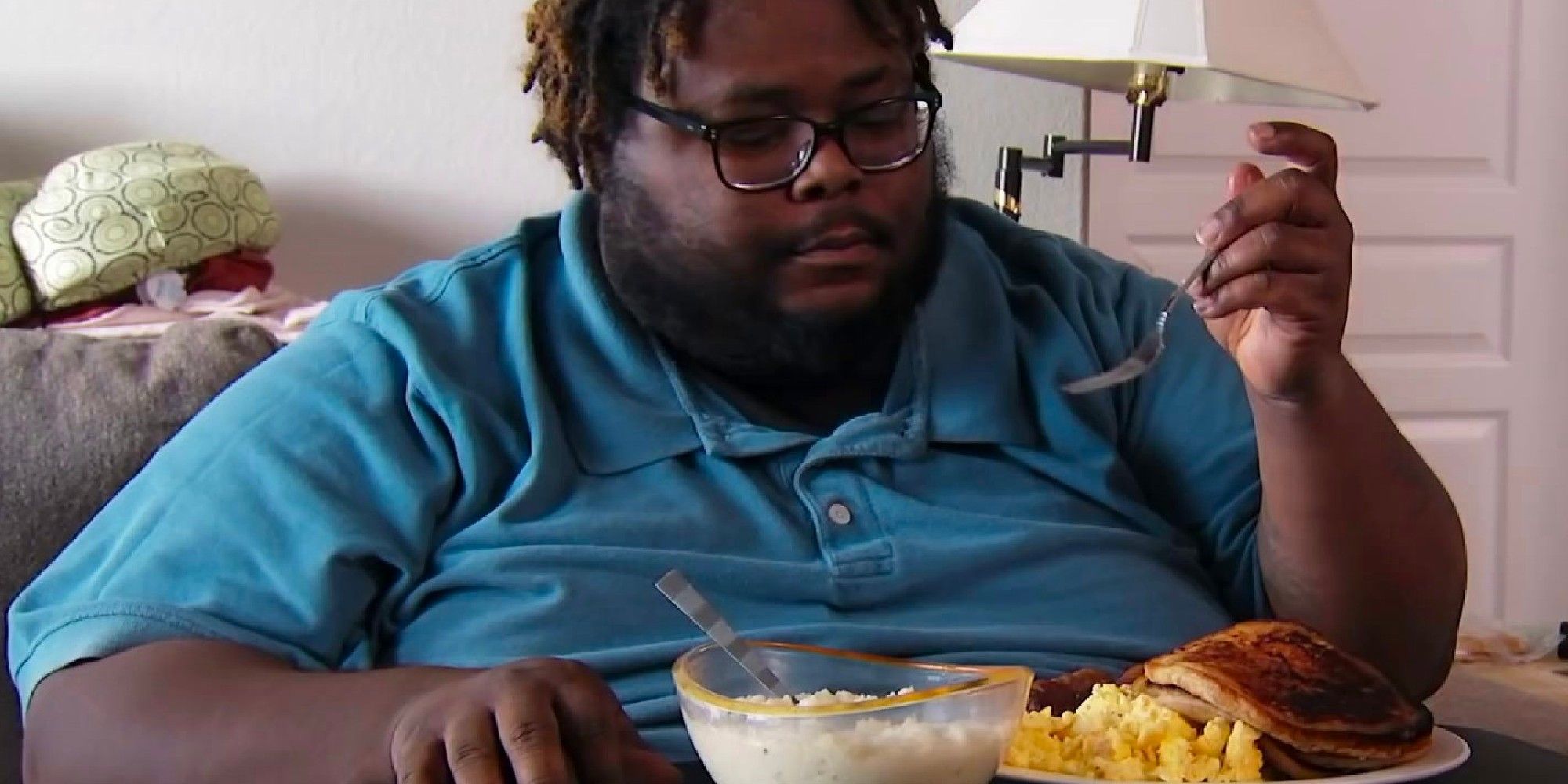 My 600-lb Life's Travis Henry eating food with blue shirt on