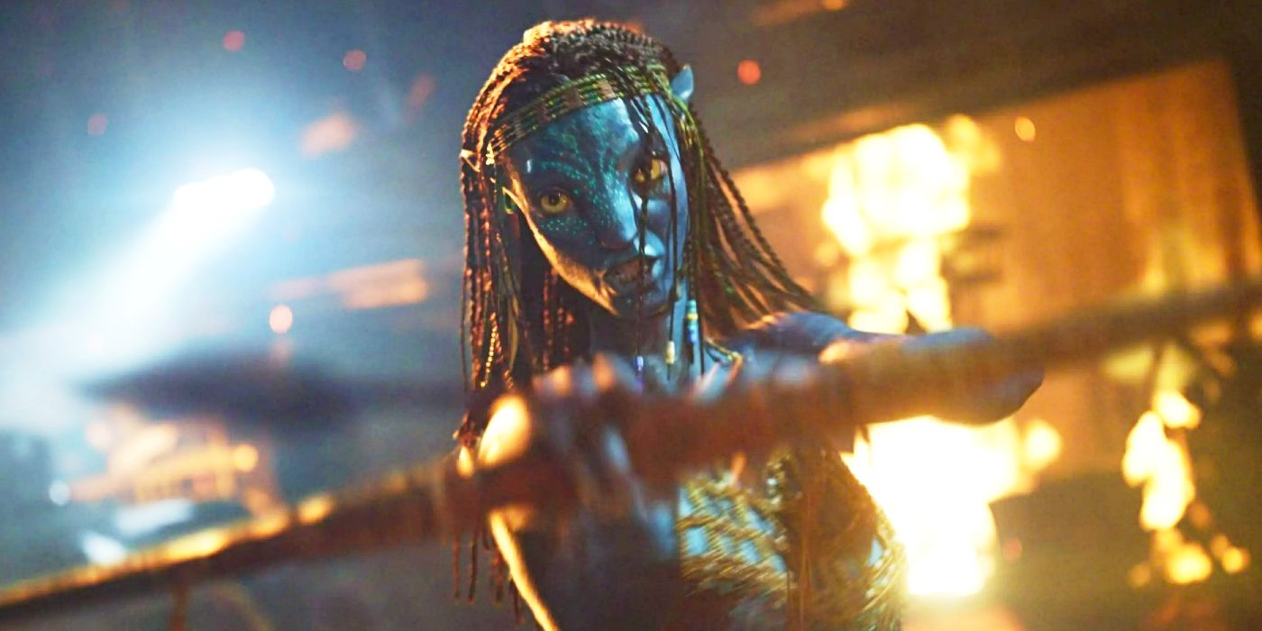 Neytiri (Zoe Saldaña) wielding a bow and arrow in Avatar: The Way of Water
