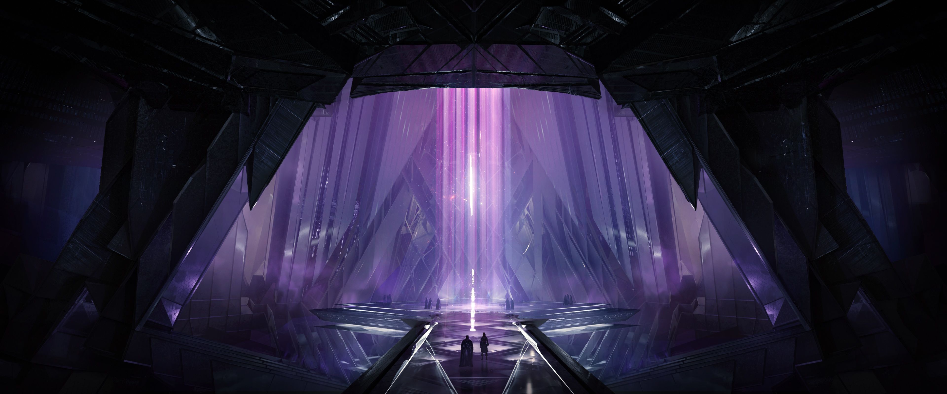 两个非常小的人影走过一个巨大的紫色晶体结构，该结构延伸到他们上方很远的地方。