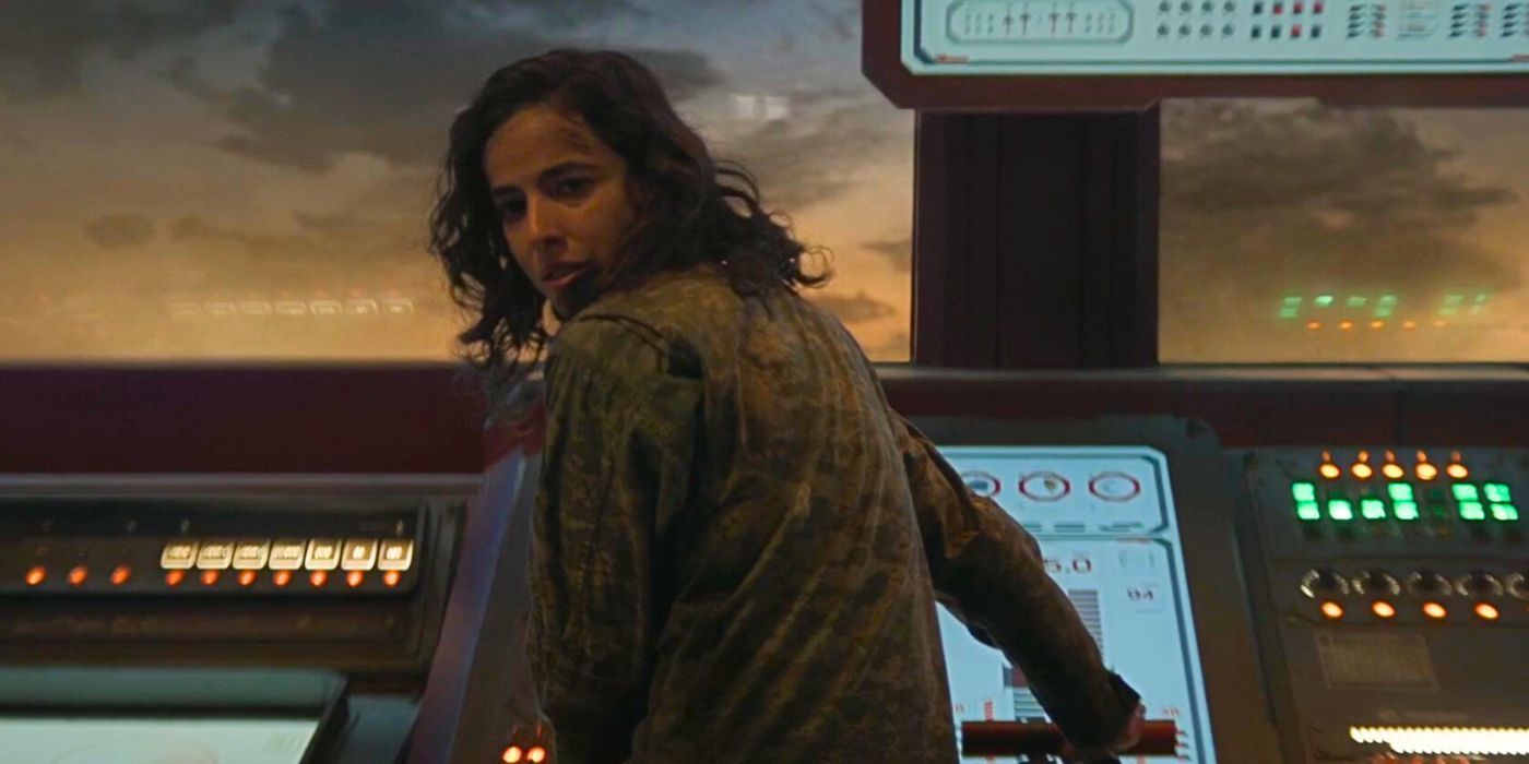Perez (Cristina Rodlo) flies the Reach evacuees off the planet in Halo season 2