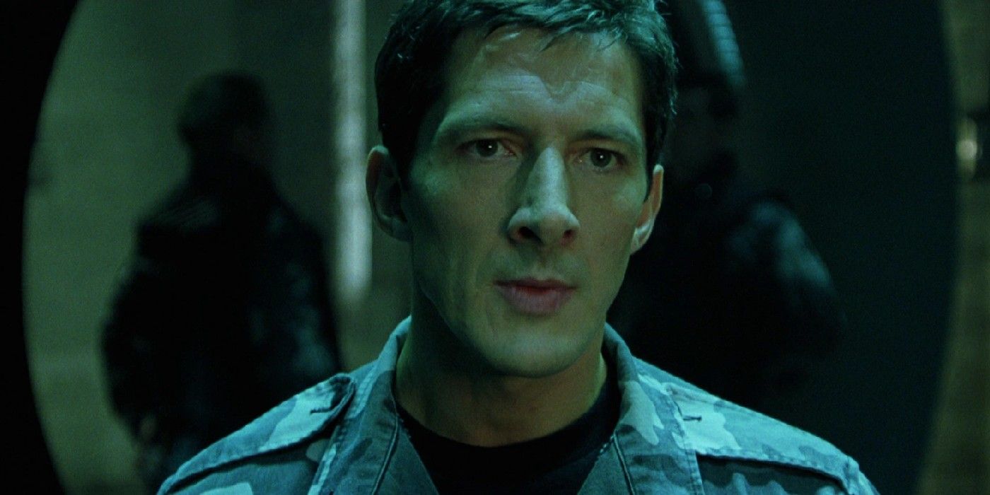 Peter Wingfield como Marcus Lyman em X2 X-Men United em uniforme militar de lago alcalino