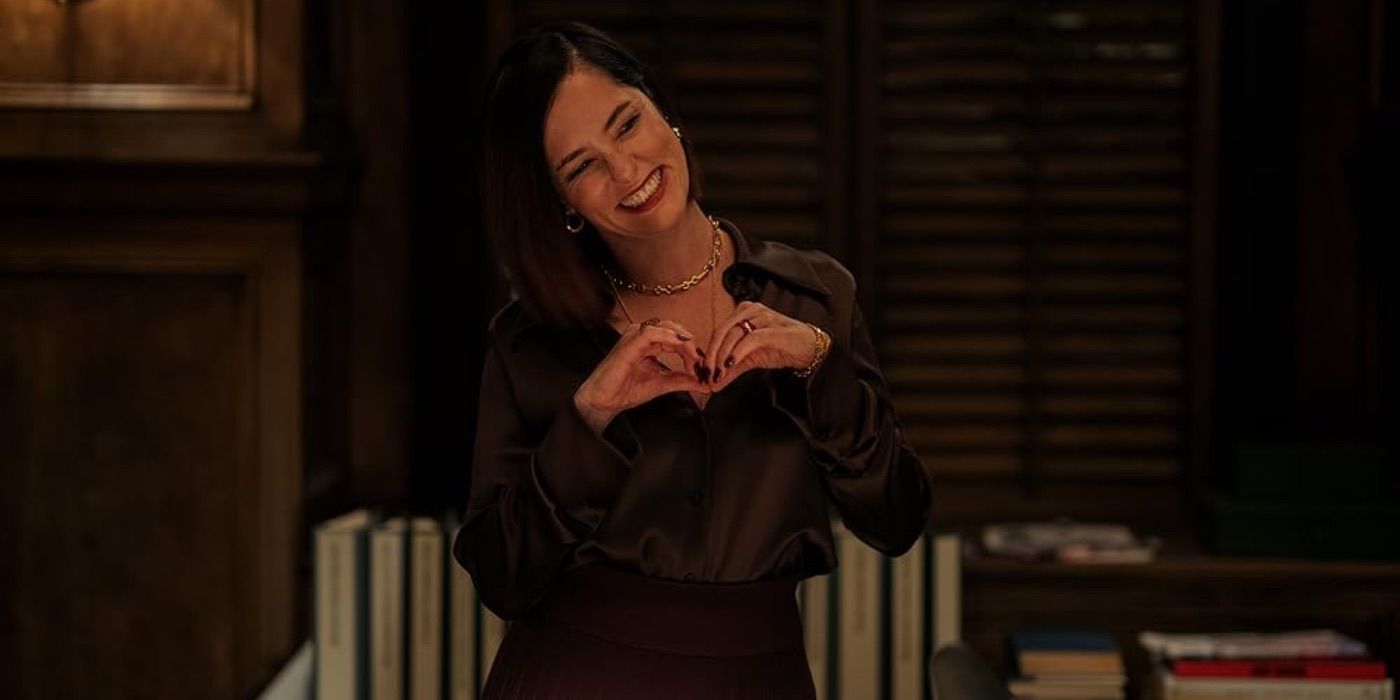 Parker Posey doing heart hands in Mr. & Mrs. Smith